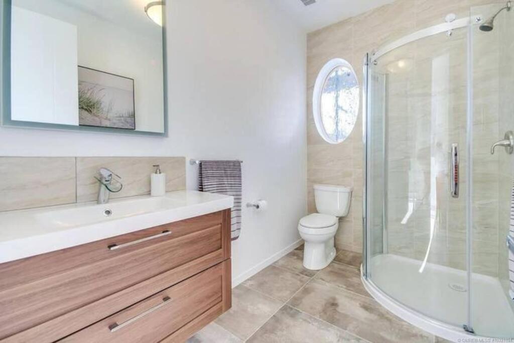 The Infiniti Villa Kelowna Extérieur photo